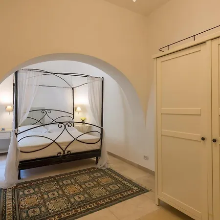 Helloapulia - Trullo Bianco * Monopoli