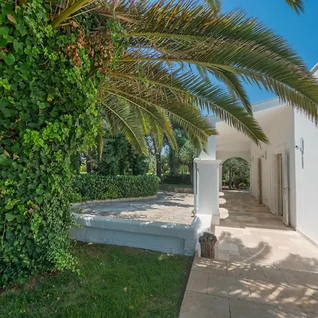 Helloapulia - Trullo Bianco *