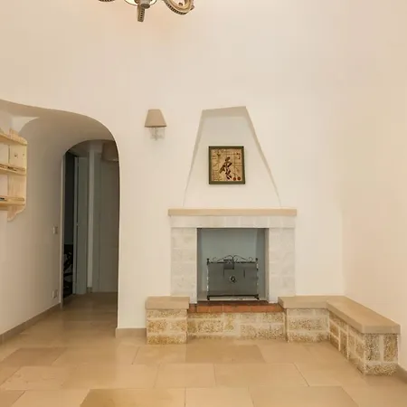 Helloapulia - Trullo Bianco *